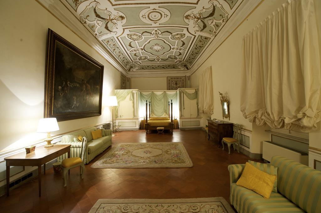 Bed and Breakfast Palazzo Tucci Residenza D'Epoca Lucca Habitación foto