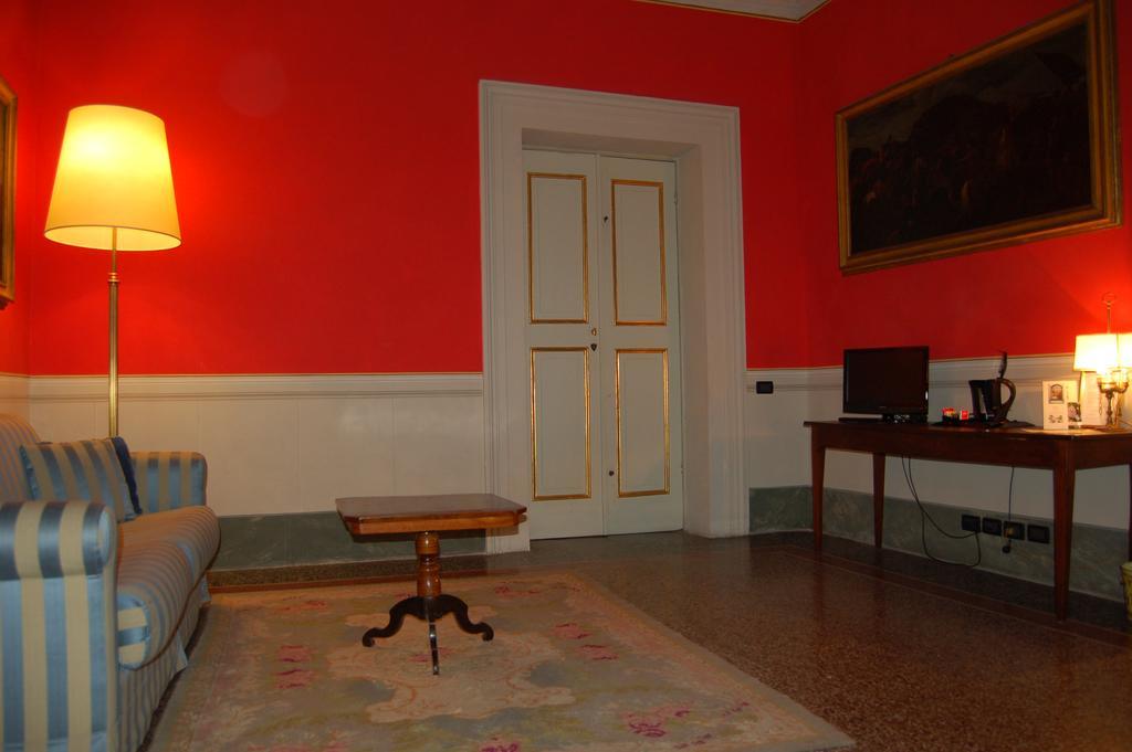 Bed and Breakfast Palazzo Tucci Residenza D'Epoca Lucca Habitación foto