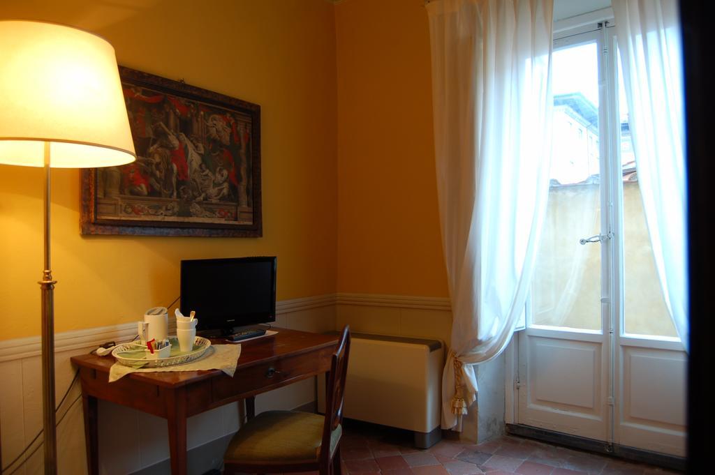 Bed and Breakfast Palazzo Tucci Residenza D'Epoca Lucca Habitación foto
