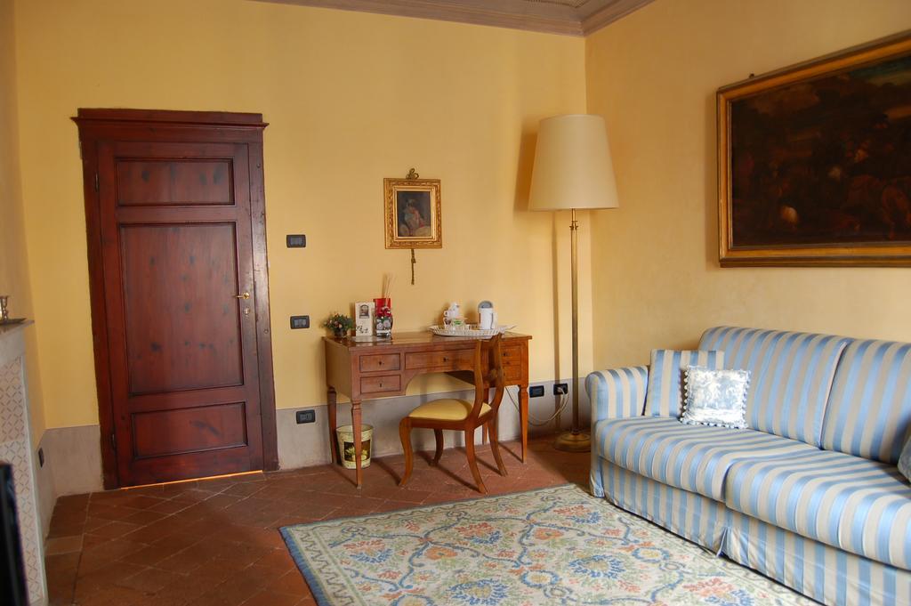 Bed and Breakfast Palazzo Tucci Residenza D'Epoca Lucca Habitación foto